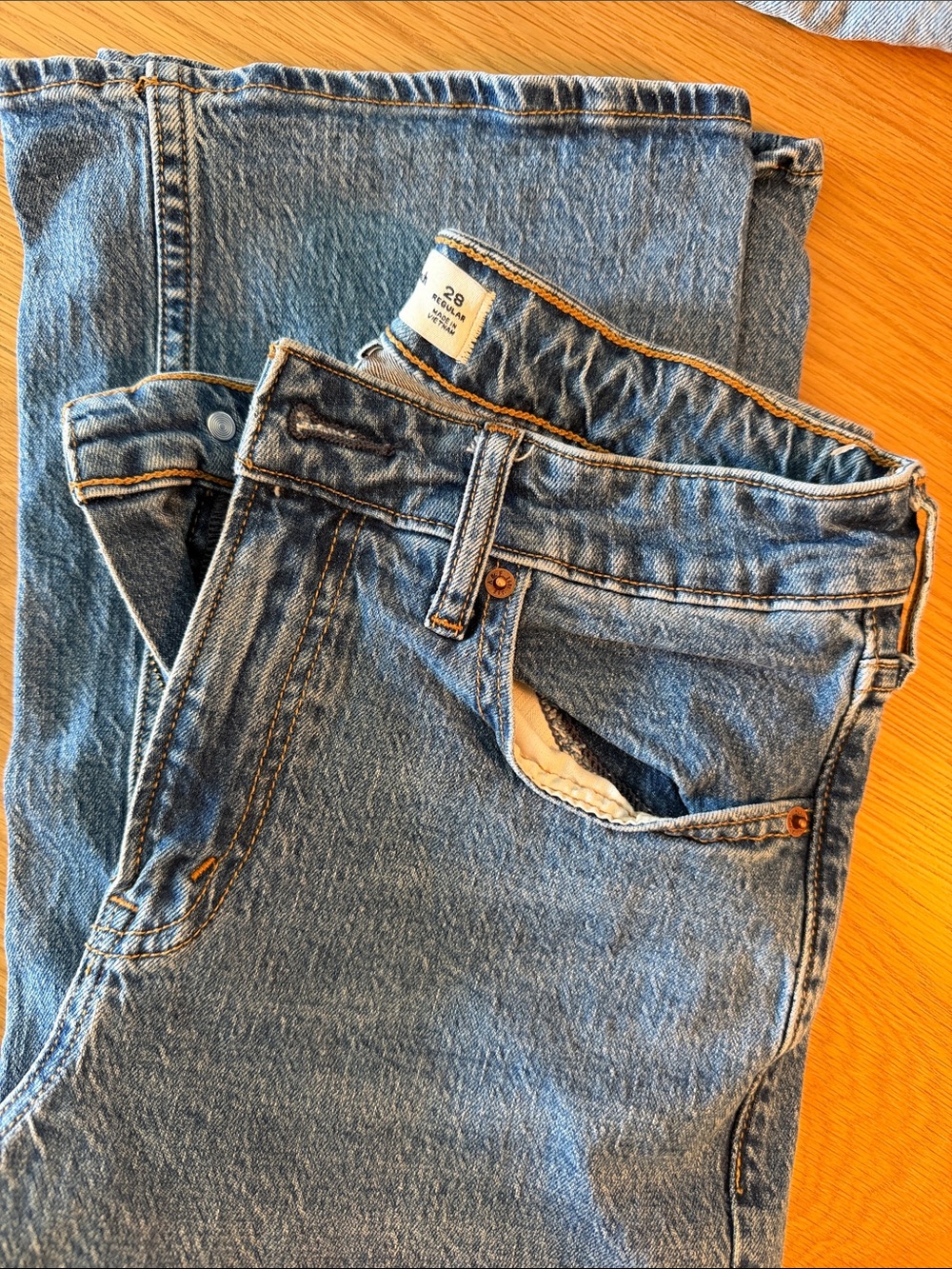 Abercrombie mid rise bootcut medium wash women’s jeans size 28/regular